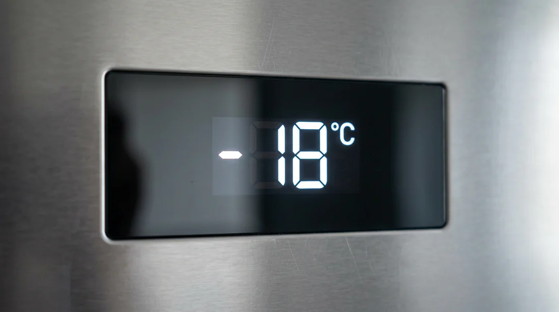 Procédure de réinitialisation avec le bouton reset du module glaçons Daewoo.